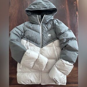 Like new! Men’s small Nike Puffer